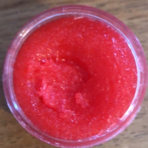 Watermelon & kiwi lip scrub cruelty free - Picture 3 of 3
